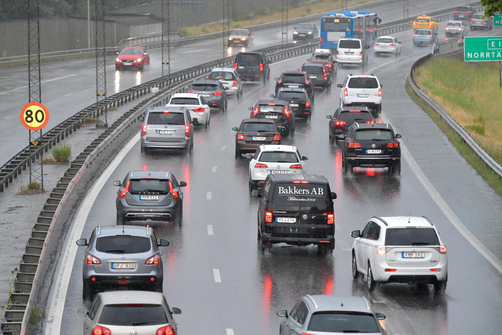 Regeringen annullerar utsläppsrätter som motsvarar en större mängd koldioxid än alla bilar och lätta lastbilar släpper ut per år i Sverige. Arkivbild.