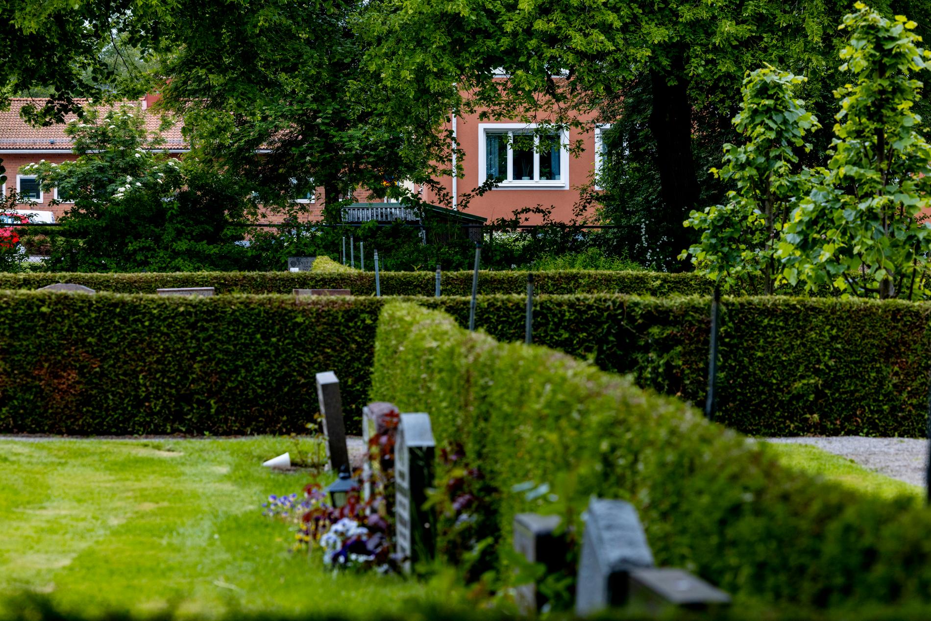 Kyrkogården ligger nära huset där Lars Carlborg bodde.
