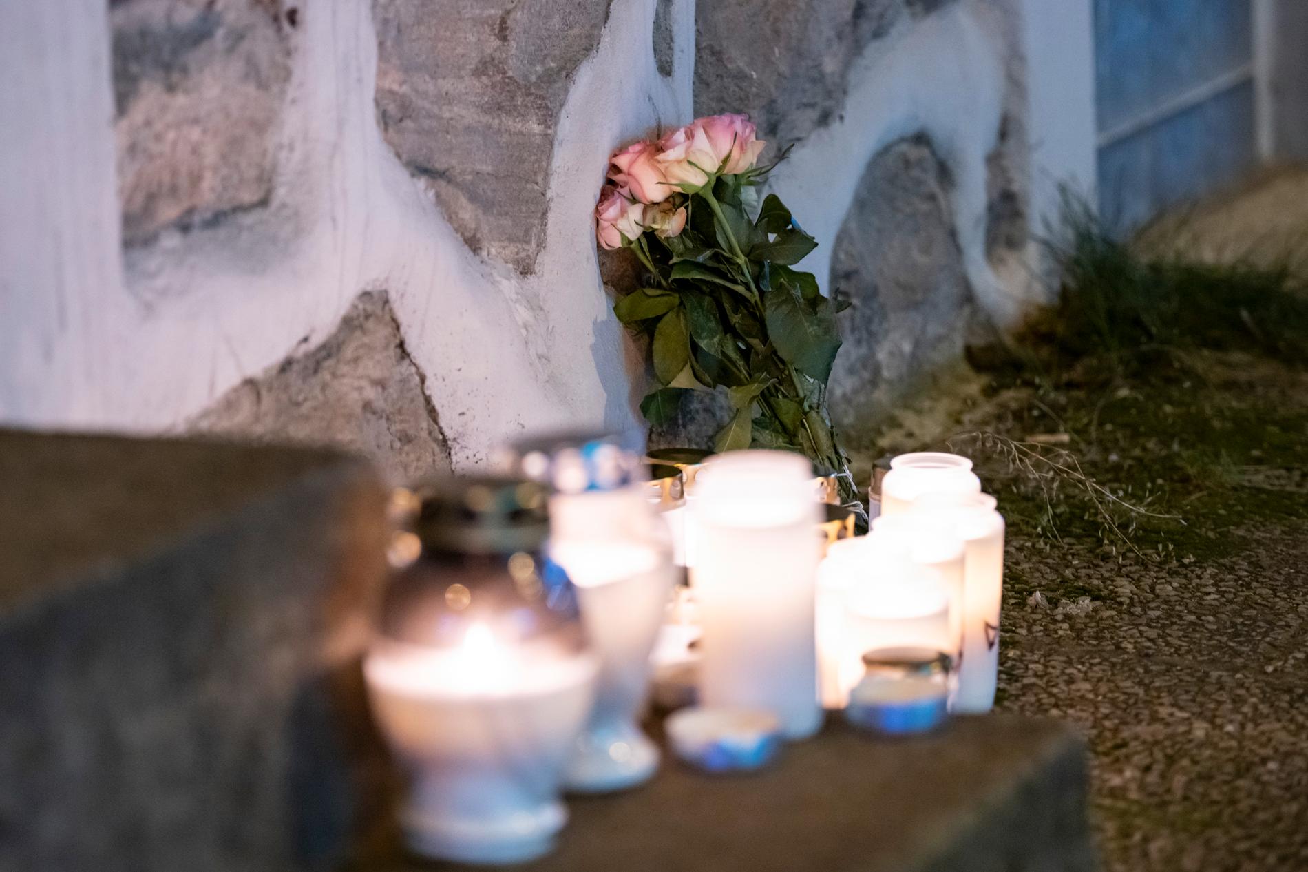 Två dagar efter pojkens dödsfall förra året tändes ljus i centrala i Eslöv. Arkivbild.