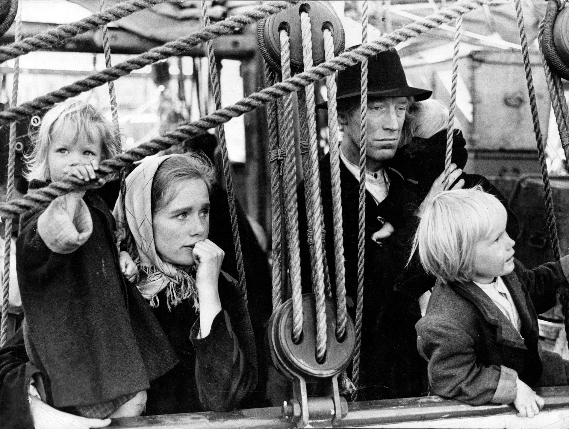 Scen från filmen Utvandrarna från 1971. Liv Ullman i rollen som Kristina och Max von Sydow i rollen som Karl- Oskar. 
