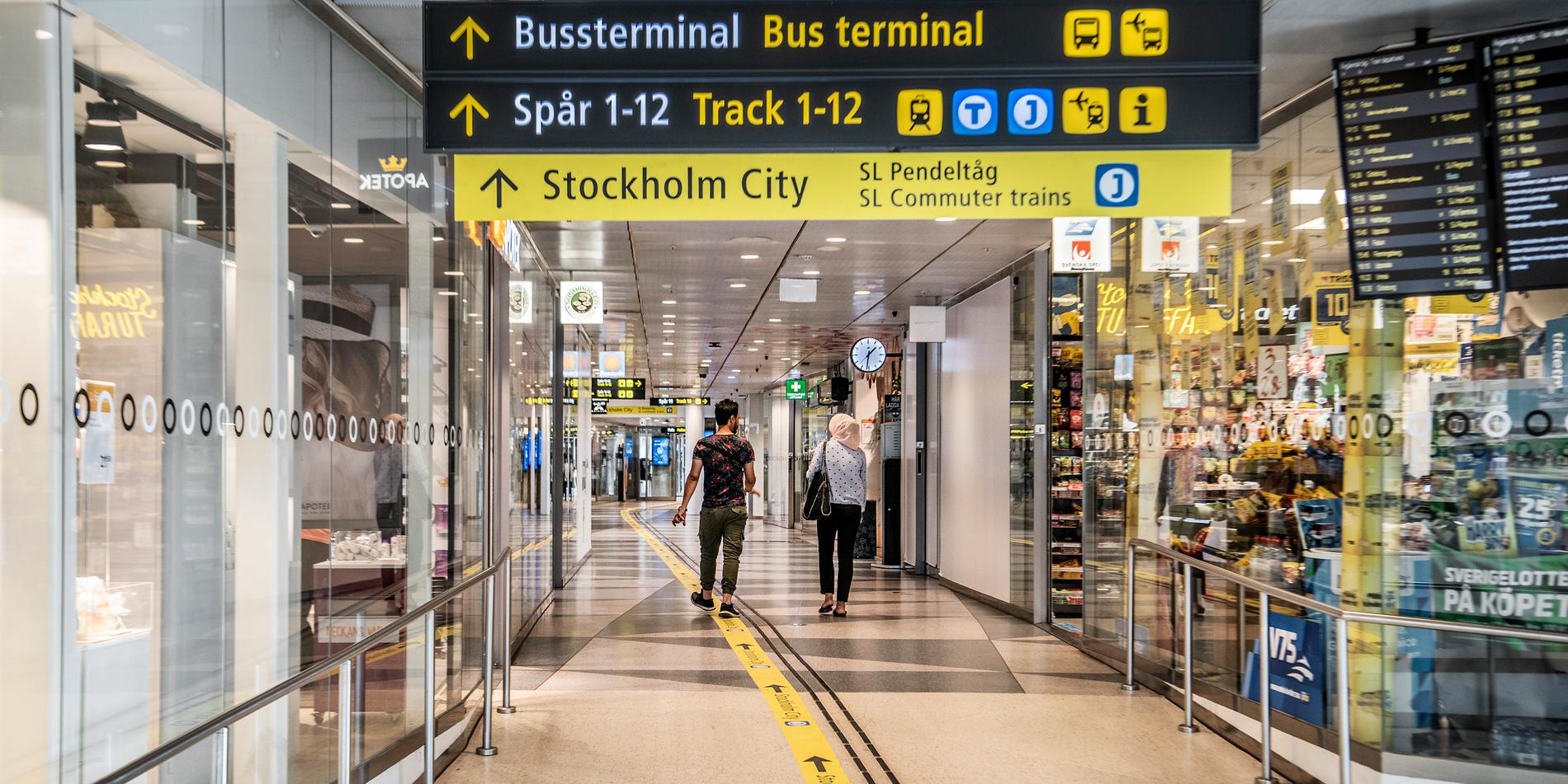 En rad hissar ner till perrongerna vid Stockholms centralstation stängdes på onsdagen med omedelbar verkan efter inspektioner. Reparationer väntas vara klara inom någon vecka.