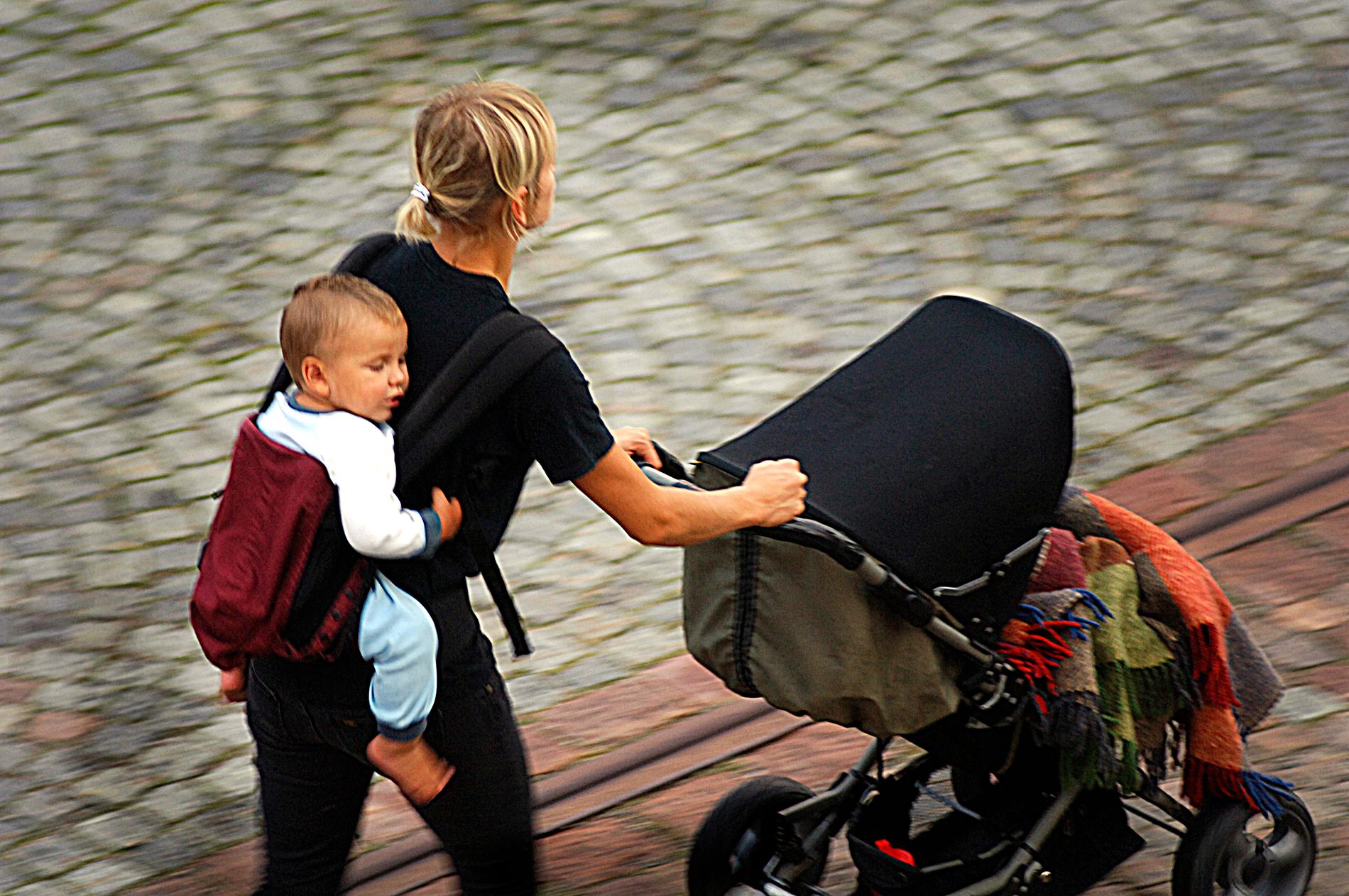 Svenska mammor har svarat på frågor om deras tankar och känslor inför mors dag. 