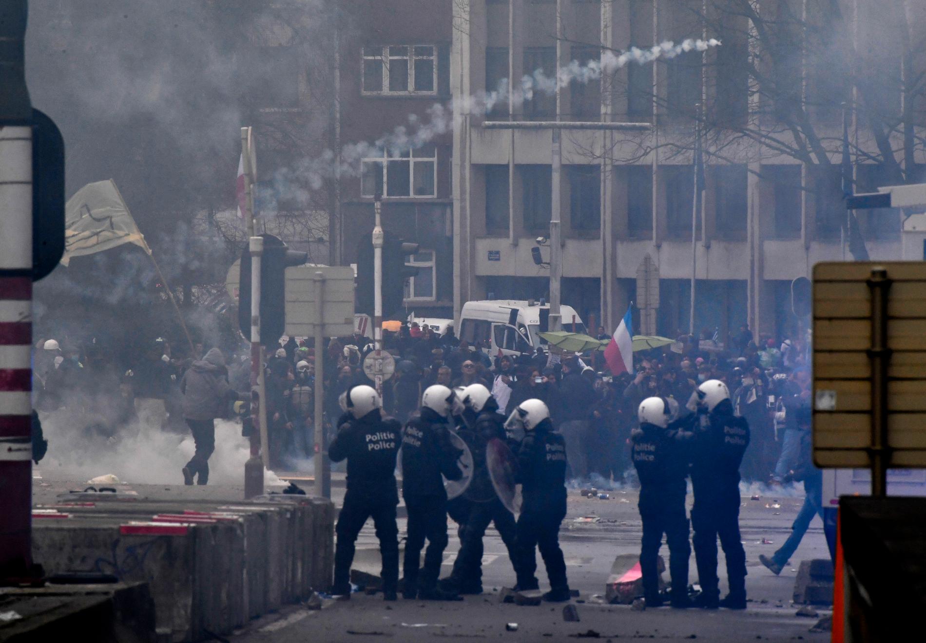 Polisen använde bland annat tårgas mot demonstranter i Bryssel.