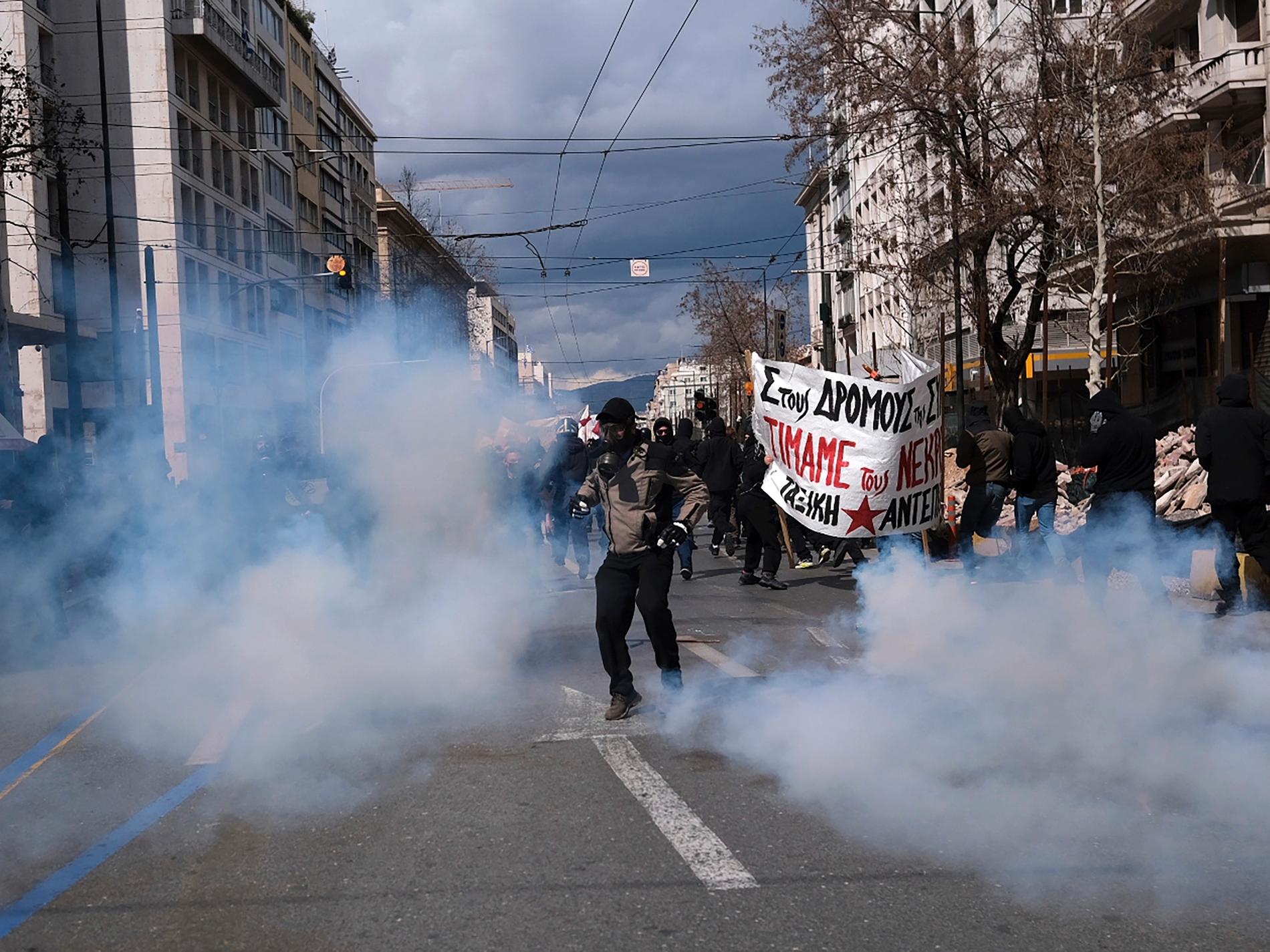 Våldsamt vid grekiska protester efter tågtragedi