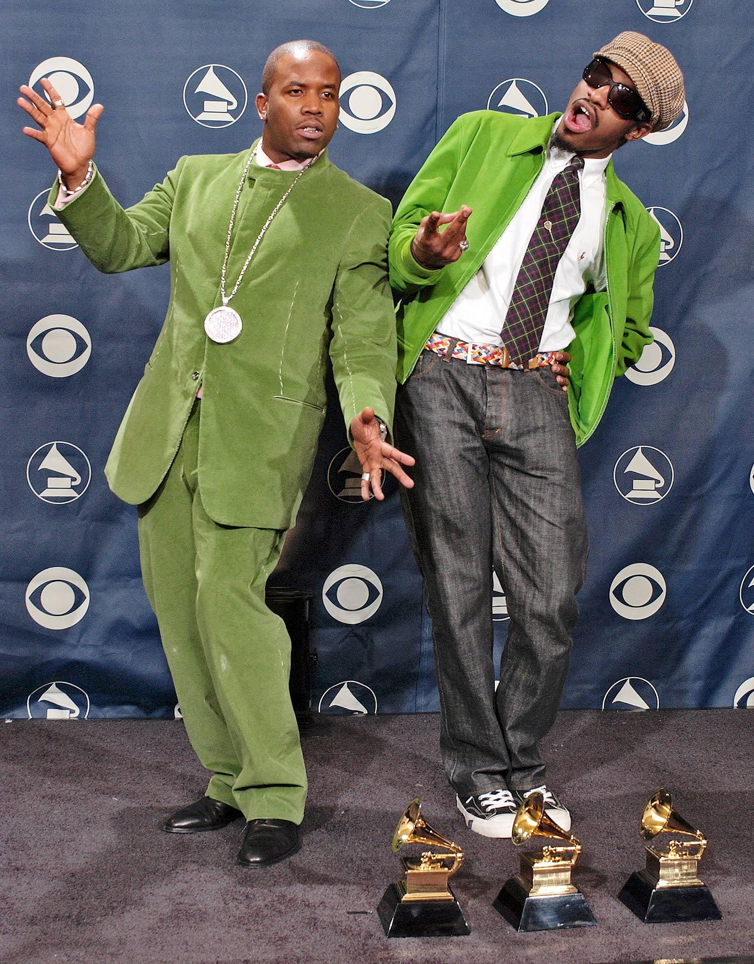 André 3000, till höger, firar sina Grammys med hiphop-duon OutKast. Till vänster bandpolaren Big Boi.