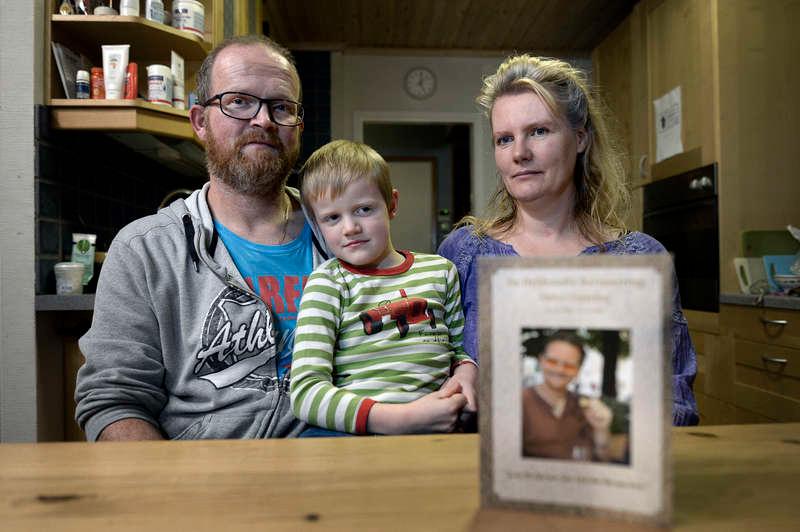 Rudolf Hoebe, sonen Finn och Mariska Hoebe i Filipstad förlorade sin bästa vän och kusin i MH17-katastrofen.