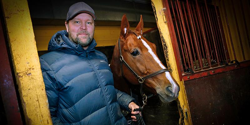 Magnus Jernemyr tillsammans med hästen Final Dream.