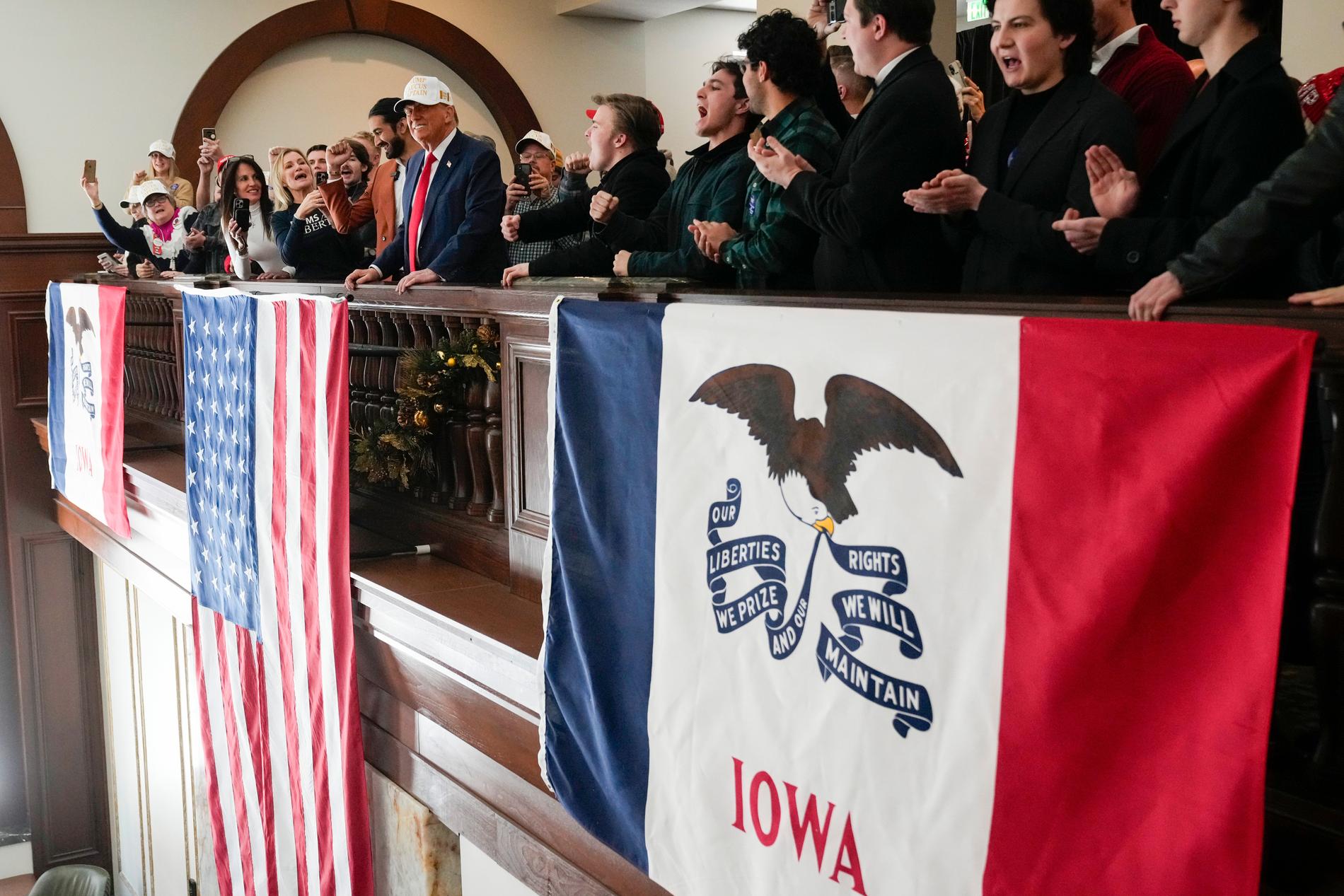 Trump med sina kampanjvolontärer på Hotel Fort Des Moines i Iowa den 14 januari.