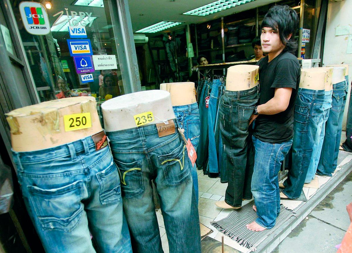 Här hittar du trendiga jeans för bara 50 kronor. Men se upp, de kan vara kopior.