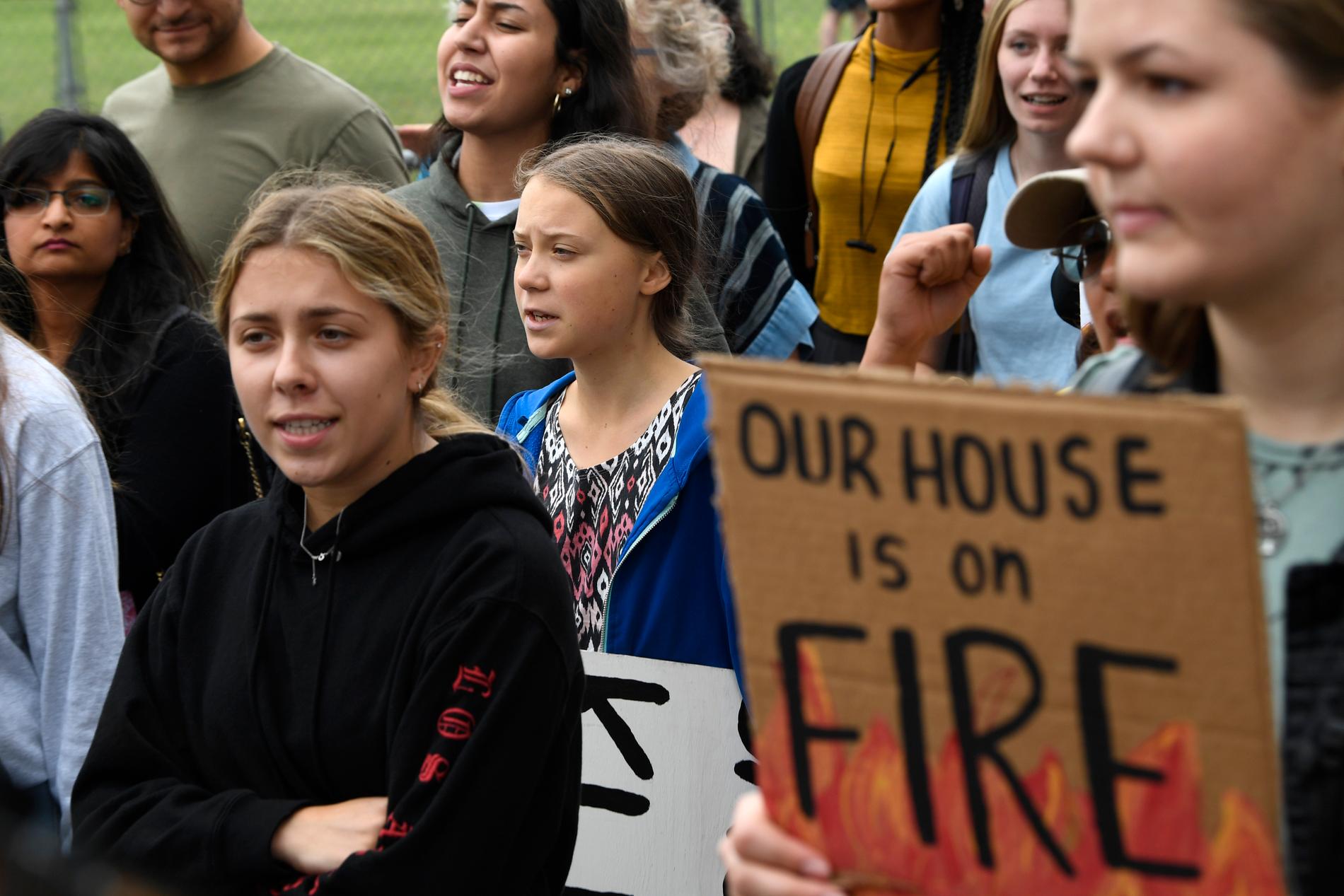 Klimataktivisten Greta Thunberg deltar i en manifestation utanför Vita huset i Washington DC.