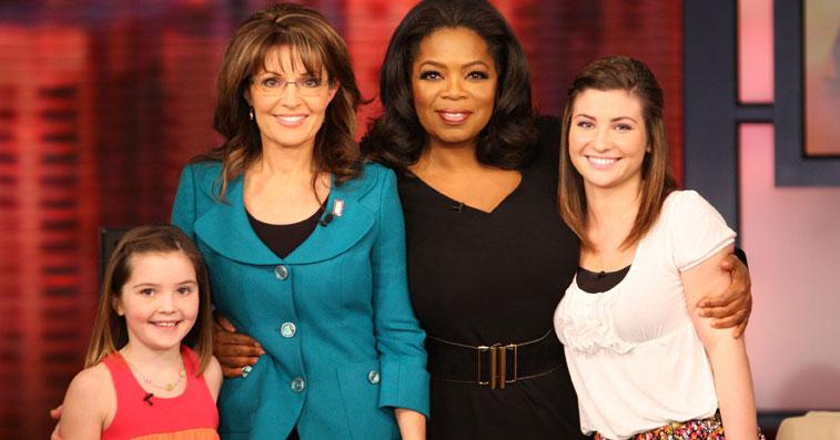 Omtalad familj Sarah Palin och hennes döttrar Willow, till höger, and Piper, till vänster, när familjen gästade Oprah Winfrey och hennes talkshow.