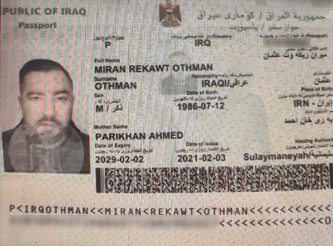 Ett av de falska pass som Rawa Majid använt sig av.