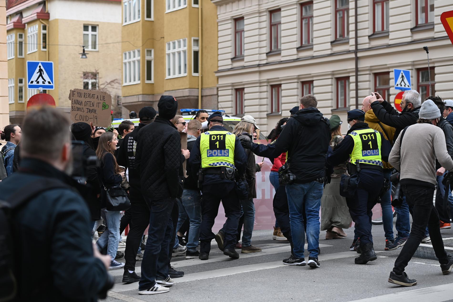 Tumult uppstod när polisen bröt marschen. 