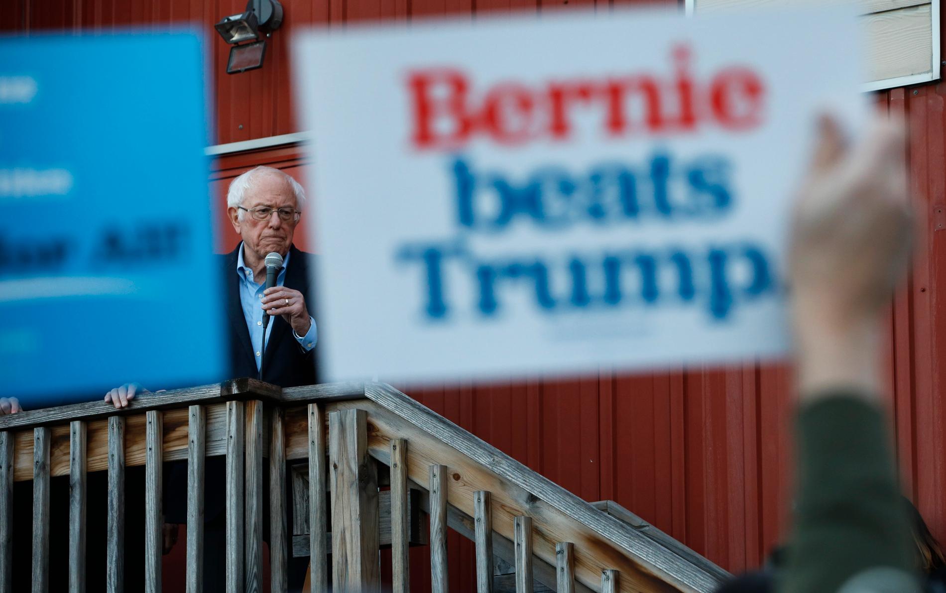 Bernie Sanders har informerats om att Ryssland försöker underblåsa hans kandidatur i Demokraternas primärval, enligt The Washington Post.
