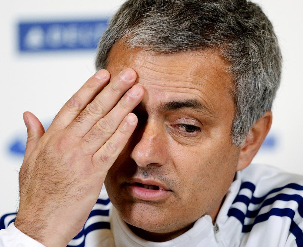 Bötfälls José Mourinho straffas för "olämpligt uppträdande" i förlusten mot Aston Villa.