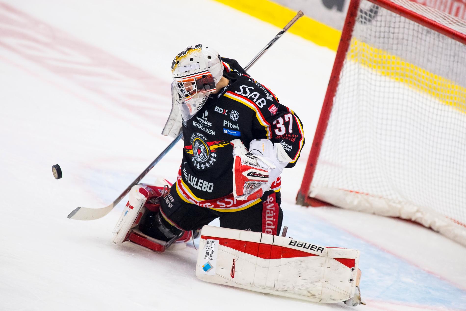 Luleås målvakt Maria Omberg får rädda fler skott från Brynäs i SDHL-slutspelet. Arkivbild.