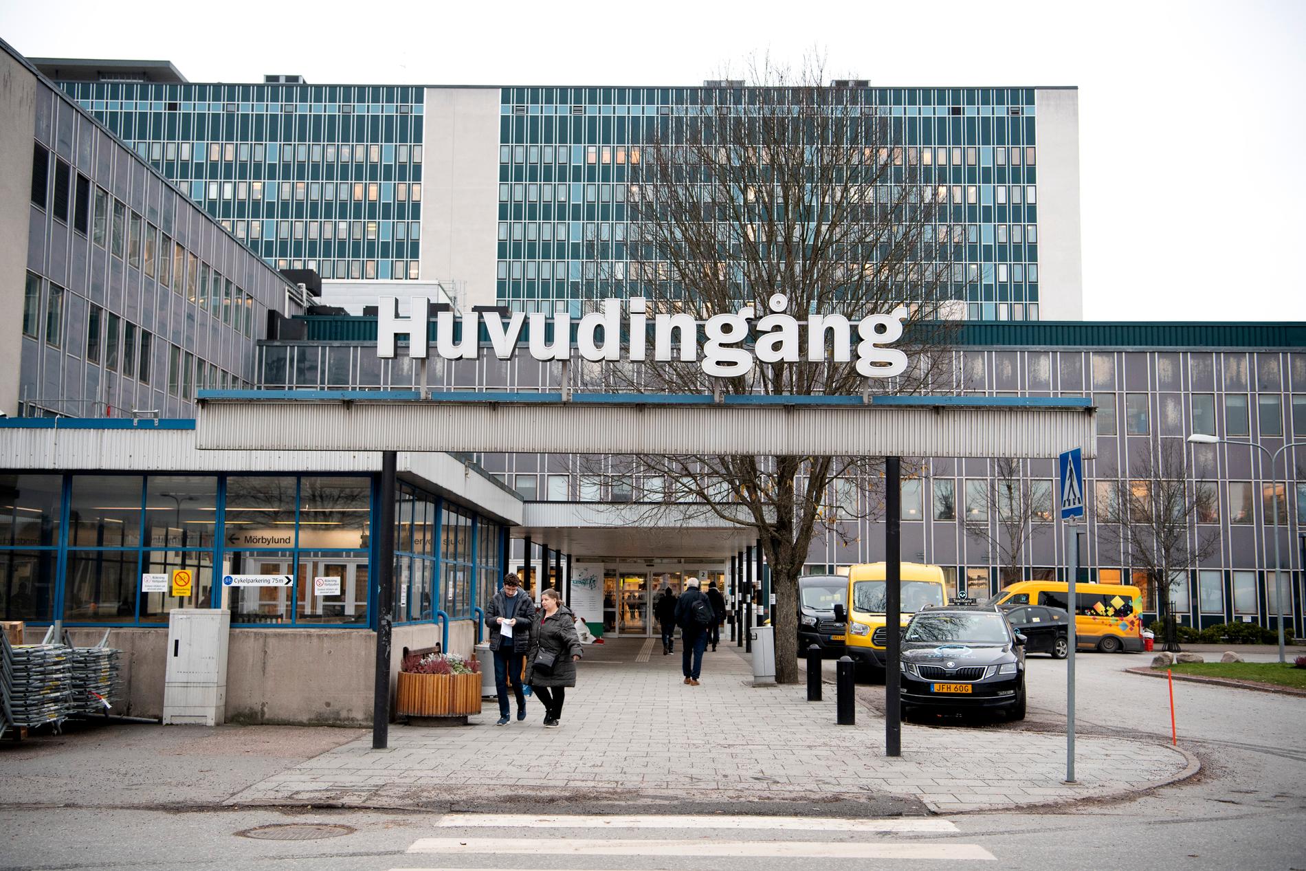 15 personer har tagits ur tjänst på Danderyds sjukhus utanför Stockholm. Arkivbild.