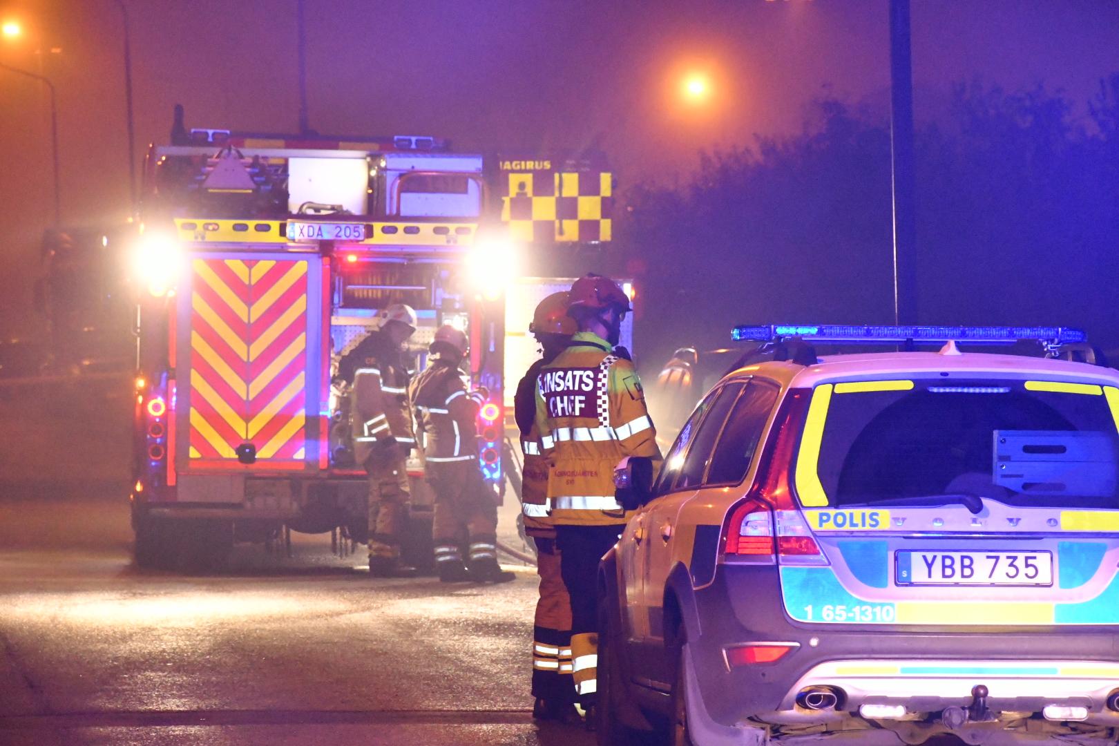 Räddningstjänsten kallades snabbt tillbaka från branden i bilfirman på Tärnögatan efter misstankar om ett farligt föremål.