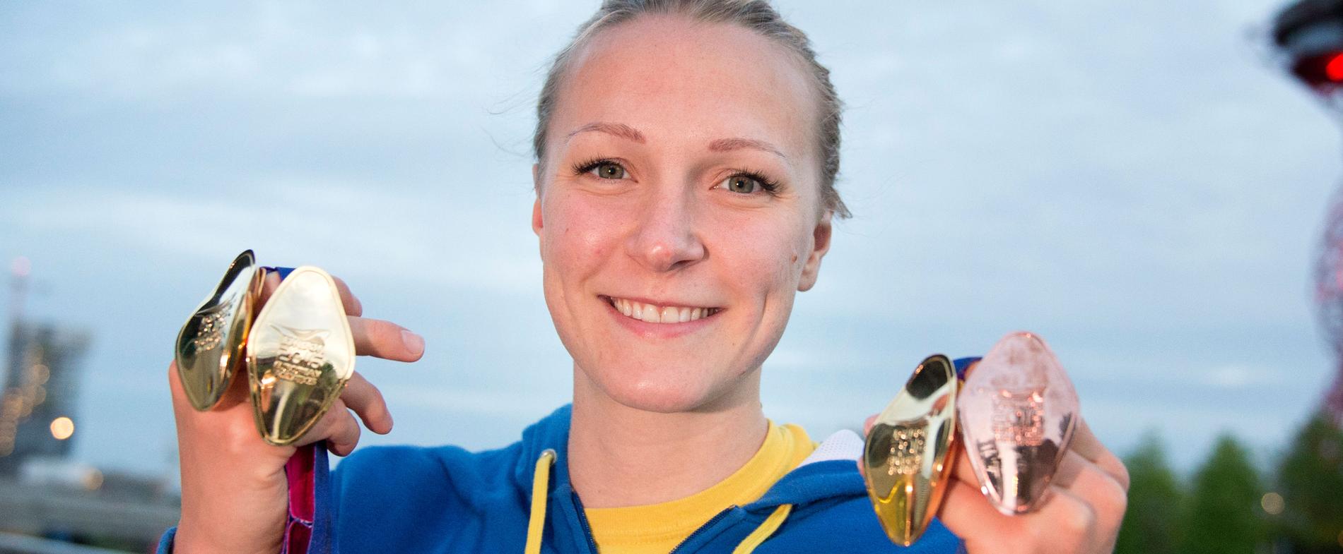 Sarah Sjöström med sina EM-medaljer