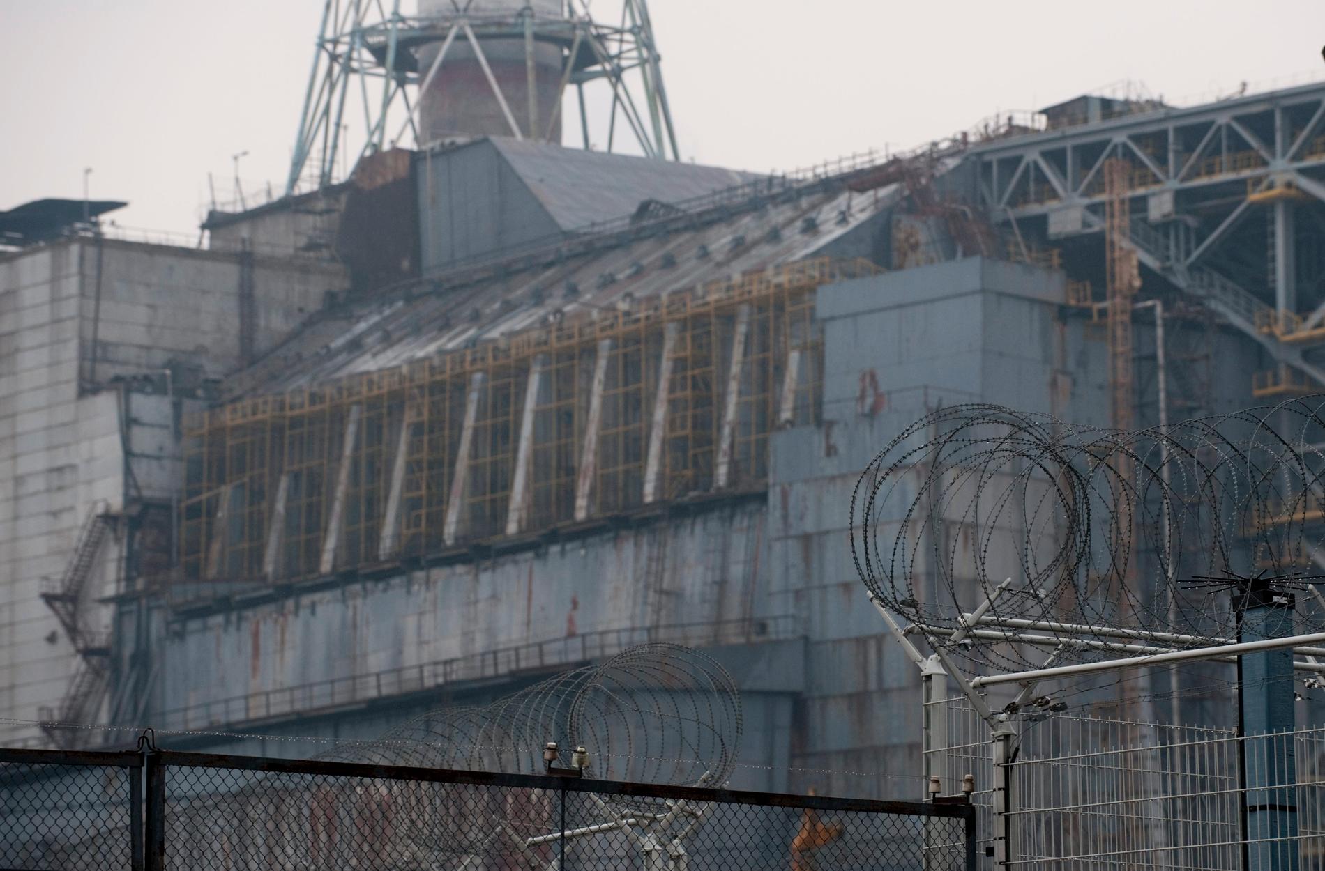 Sarkofagen över reaktor 4 i Tjernobyl. Arkivbild.