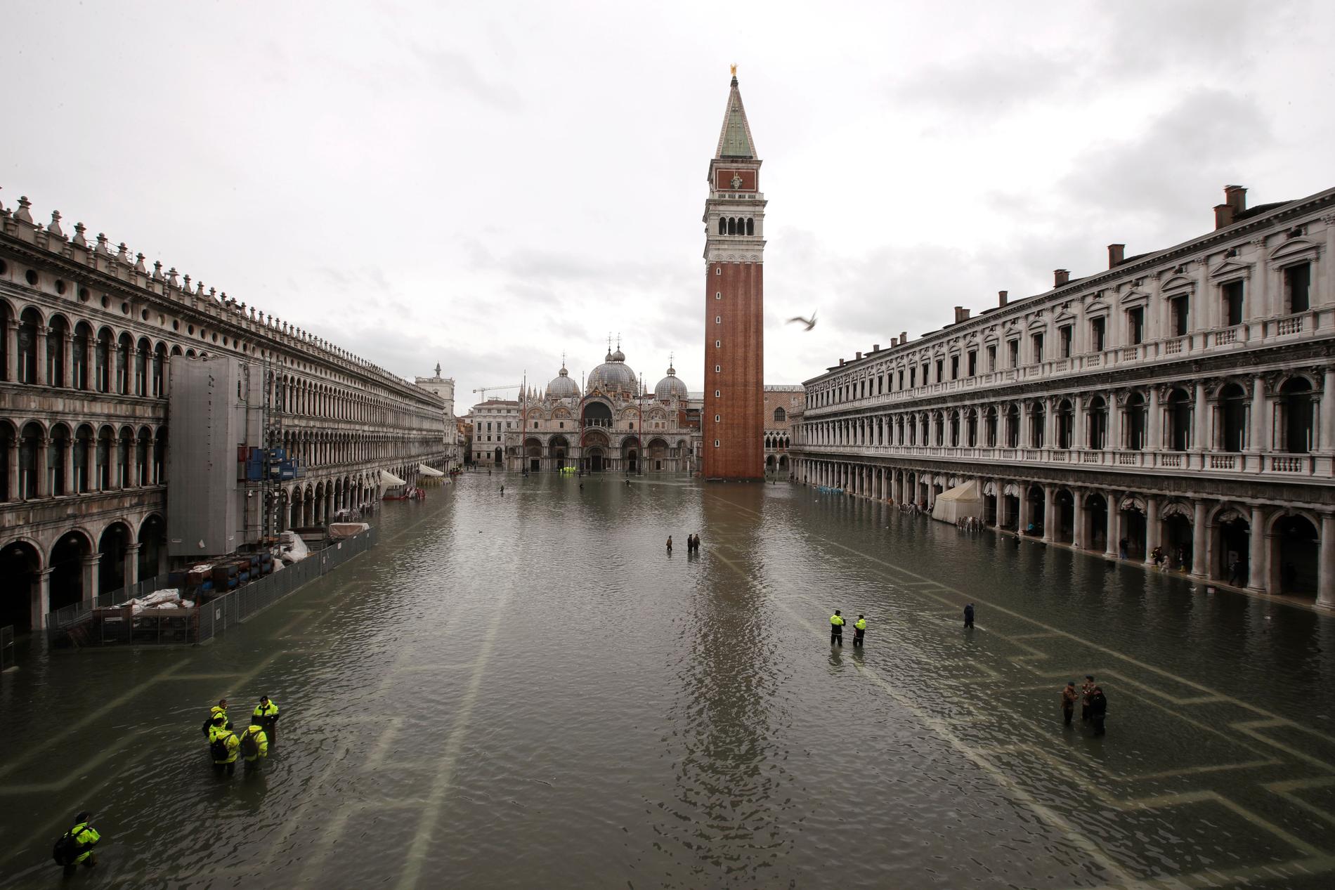 Under söndagen tar invånarna i Venedig, som de senaste veckorna plågats av översvämningar, ställning till om staden ska bryta sig loss från kommunen Mestre och bli självständig. Arkivbild.