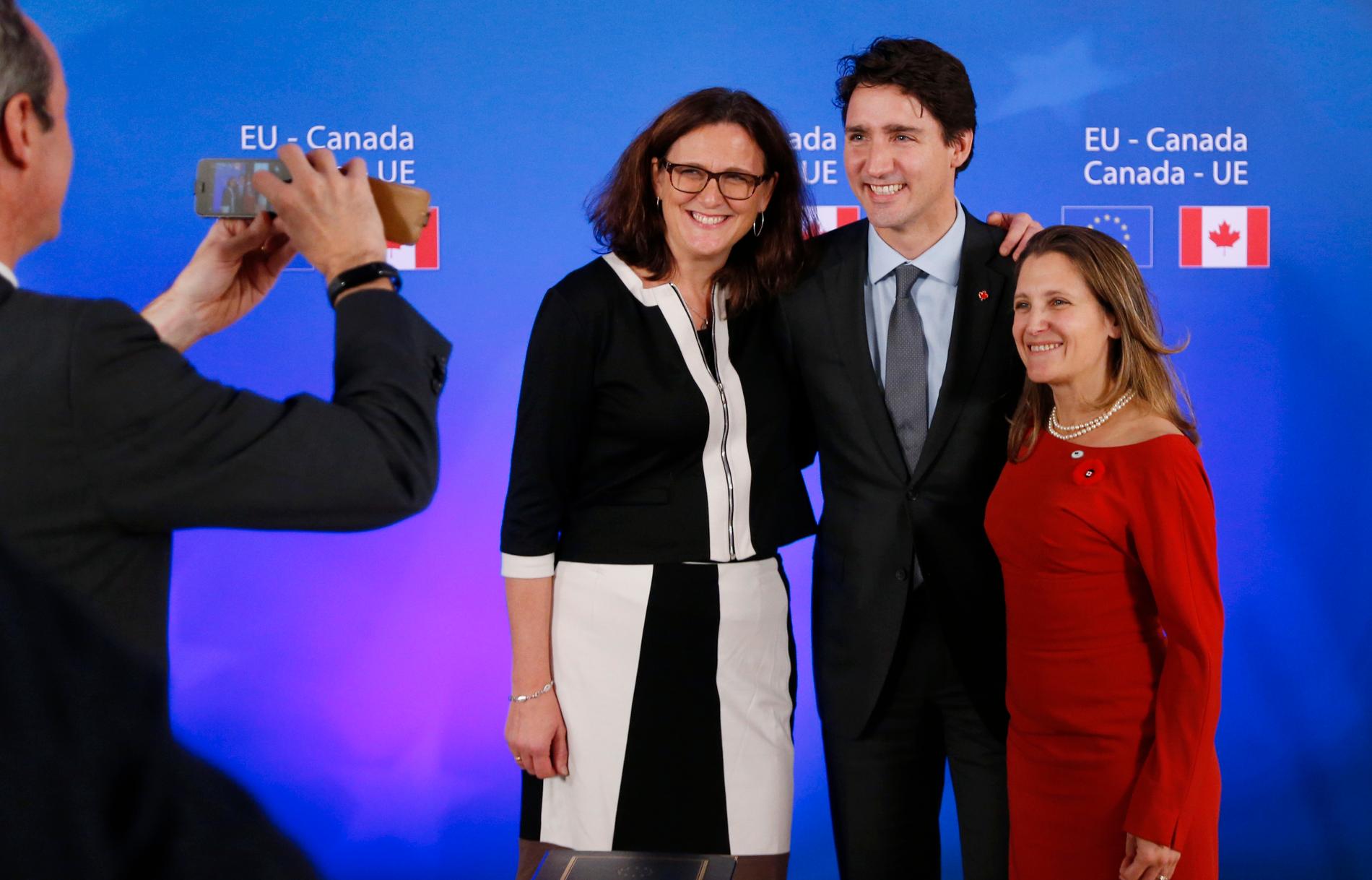 Handelsavtalet Ceta mellan EU och Kanada blev en stor framgång för Cecilia Malmström, här tillsammans med Kanadas premiärminister Justin Trudeau och dåvarande handelsministern Chrystia Freeland. Arkivbild.