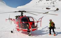 Med helikopter kan man ta sig till de lyxigaste offpiståken i Riksgränsen.