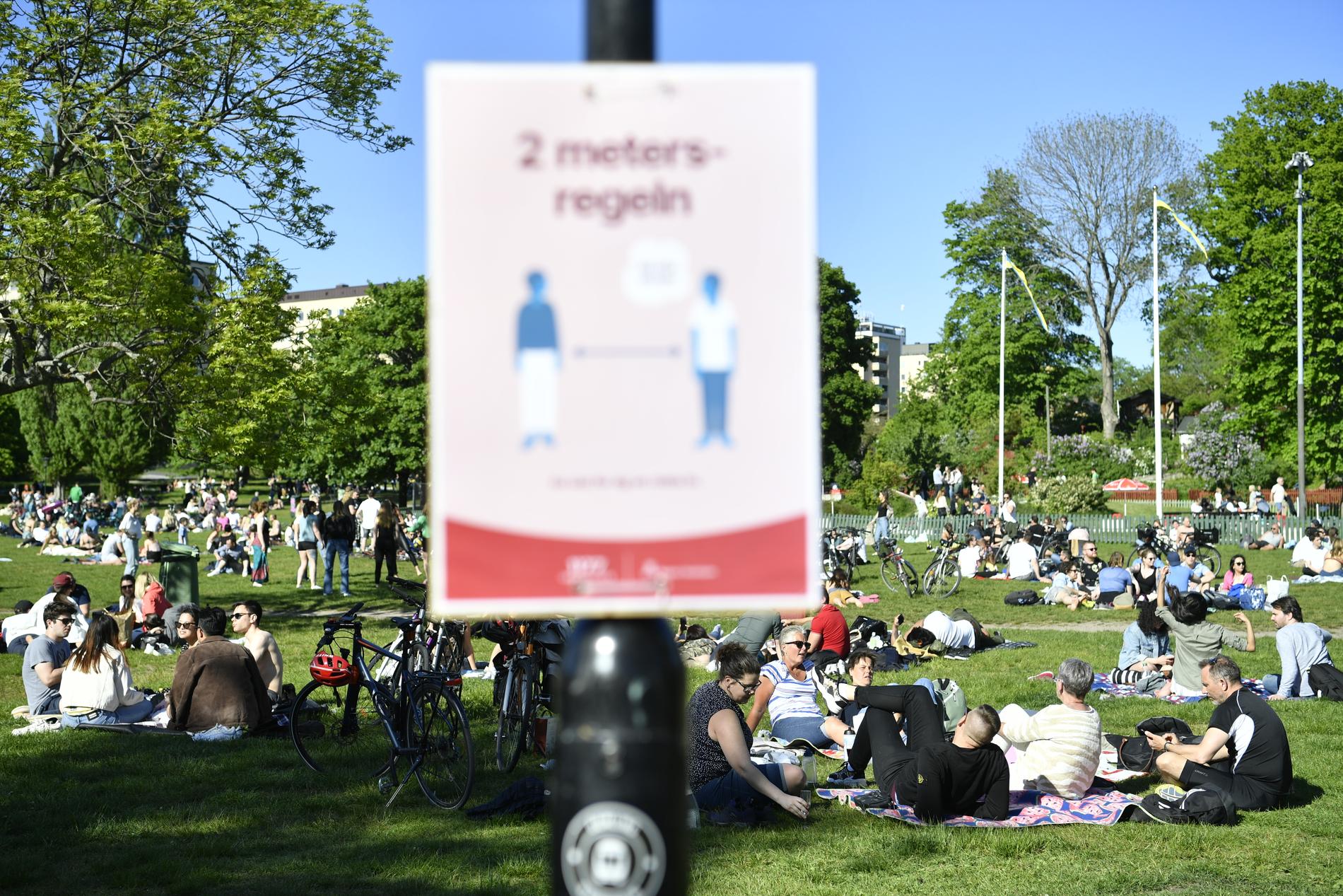 Stockholmare njöt av vårvärmen i maj 2020 – med eller utan social distansering.