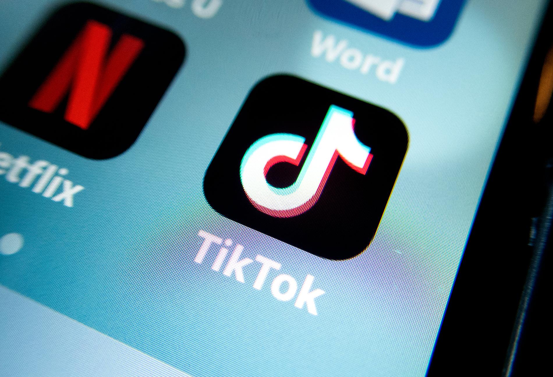 Trenden började på appen Tiktok, enligt SVT.