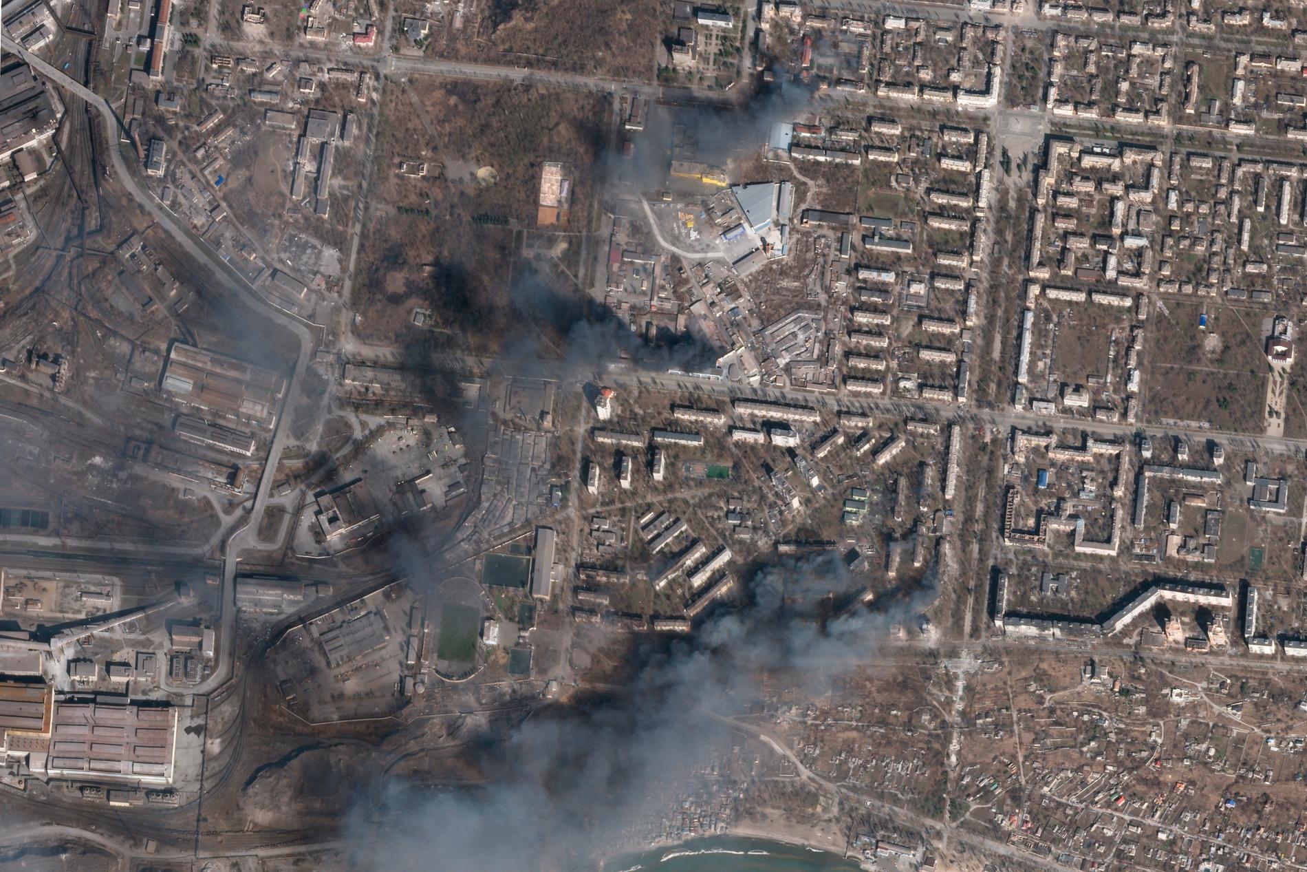 Satelitbild över Mariupol på söndagen. 