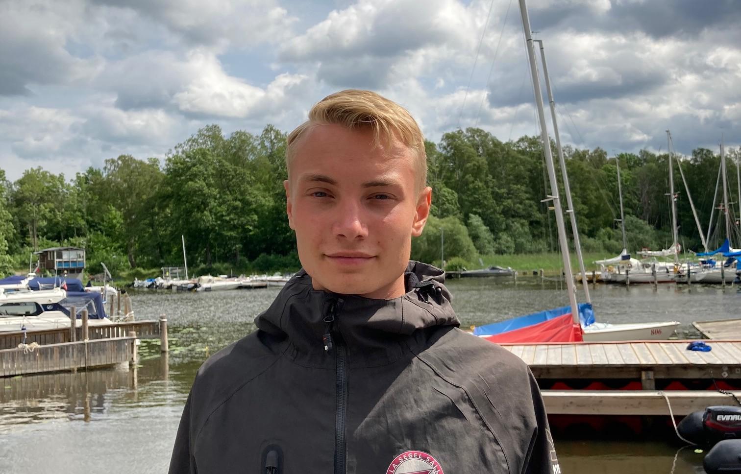 18-årige Algot Andersson rökskadades när han hjälpte till att släcka båtbranden. 