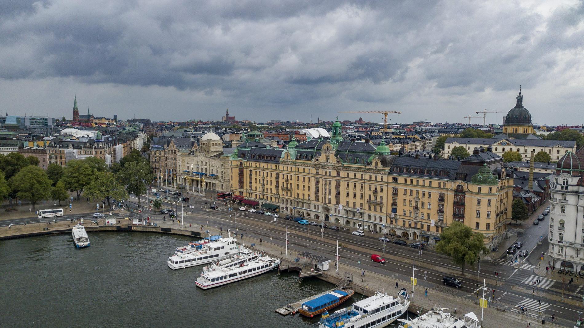 På Östermalm i Stockholm lever kvinnor i snitt tre år längre än i Skärholmen.