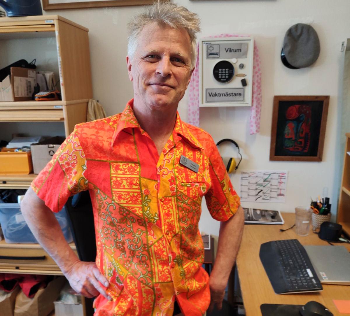 Ulf, 62, fick inte ha hawaiiskjorta på jobbet – sa upp sig