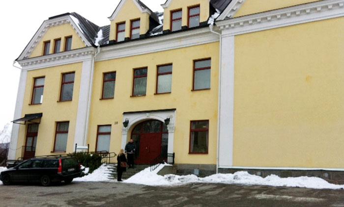 Väktare har kallats in till flyktingförläggningen Björkudden.