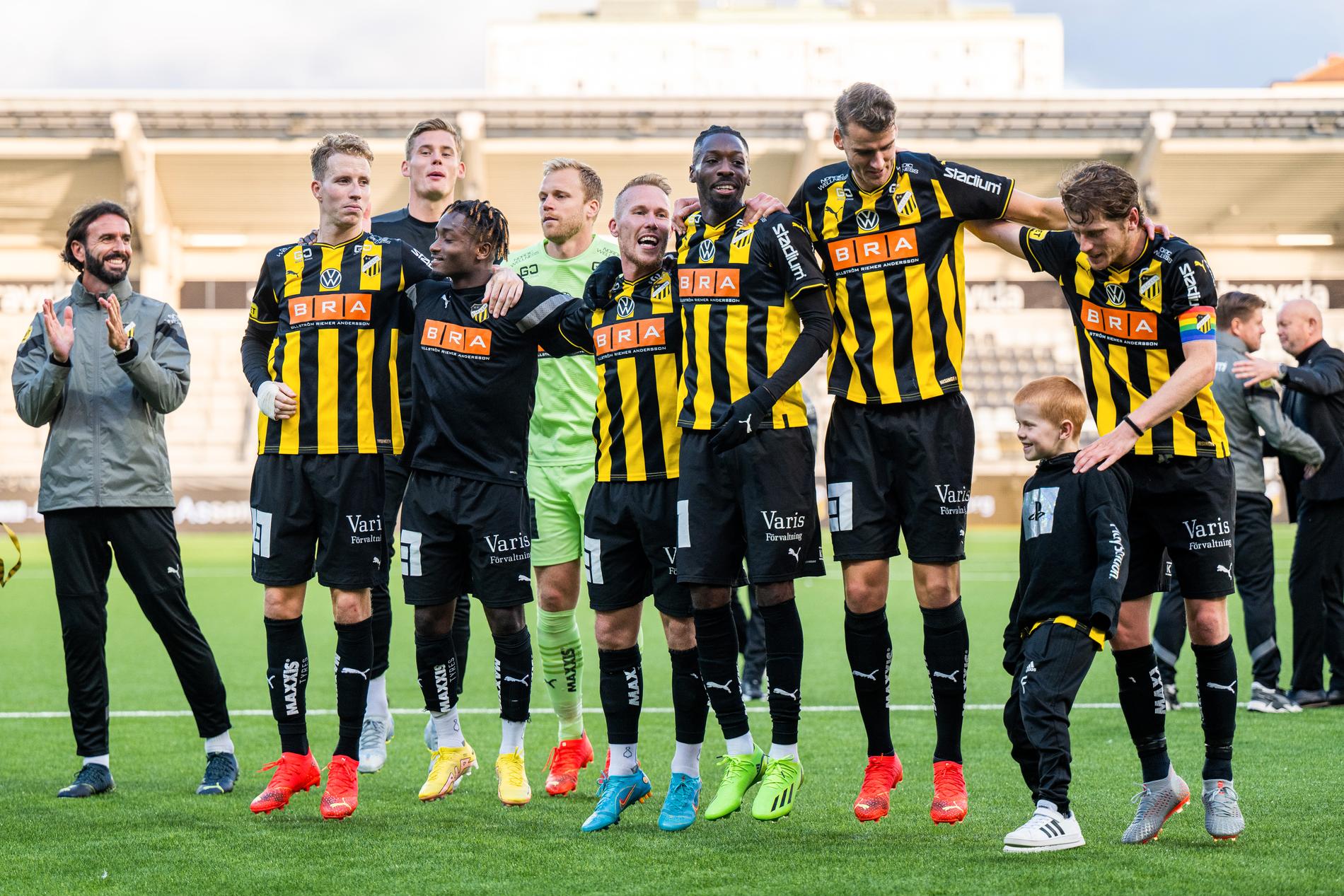 Häcken firade tillsammans med familjen och fansen efter segern mot Gif Sundsvall. 