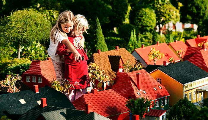 På besök i Legoland – Danmarks populäraste nöjespark.
