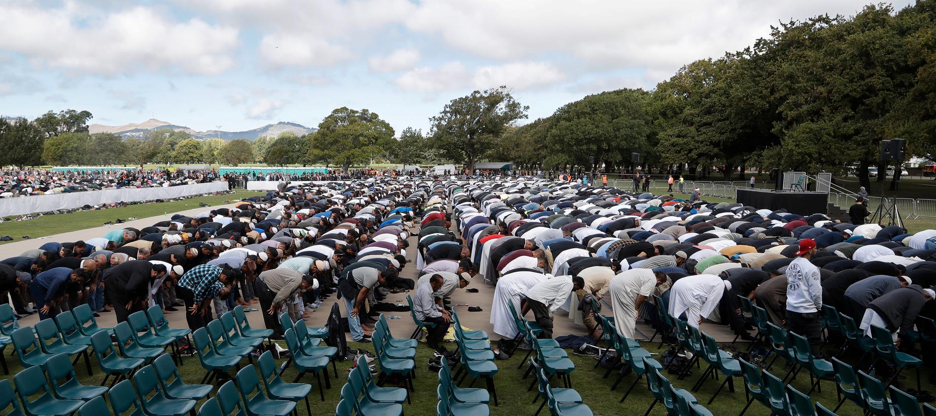 Fredagsbönen hölls i Hagley Park i närheten av al Noor-moskén i Christchurch.