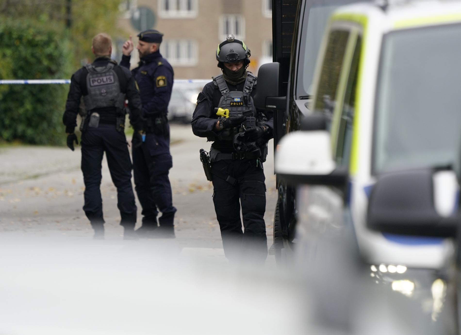 Ett stort polispådrag var vid lunchtid på torsdagen på plats i Gamla Limhamn i Malmö i samband med en insats mot en man som uppträtt hotfullt vid en poliskontroll. 