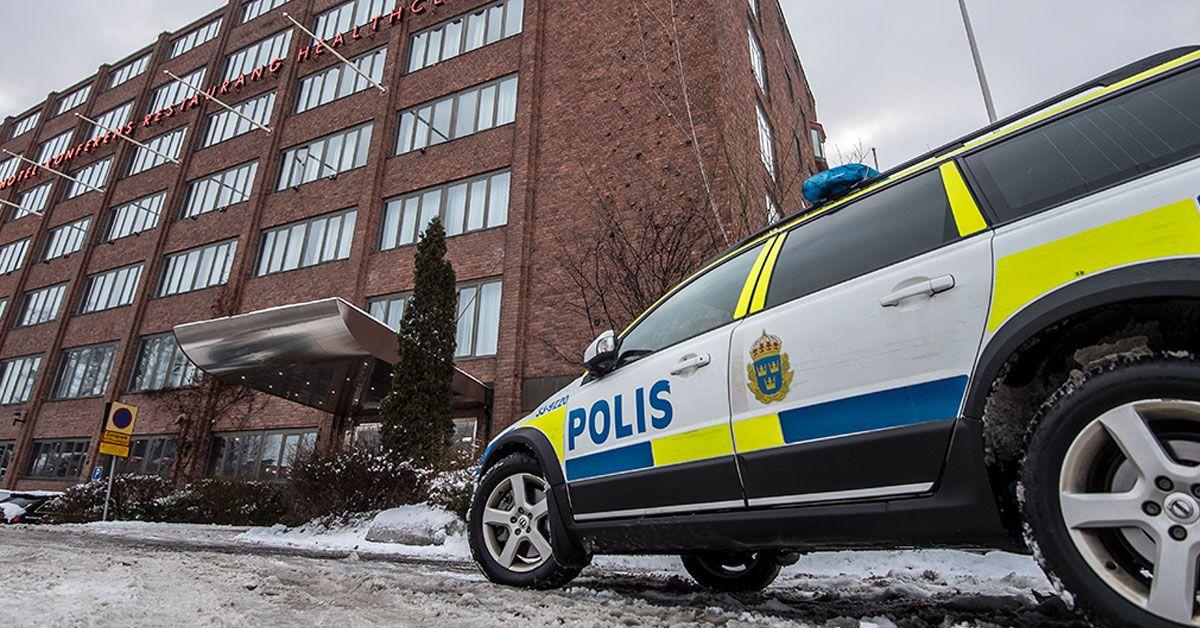 Polisen på plats vid hotellet i Bromma
