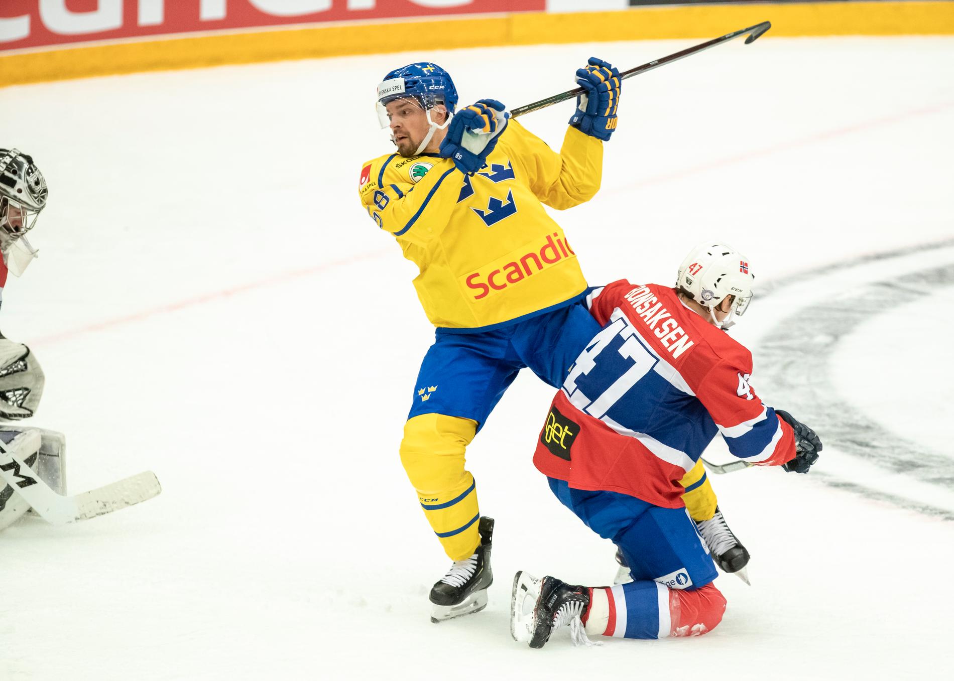 Tre Kronor-centern Anton Lander jagar en VM-plats. Här i 2–0-segern hemma mot Norge i en landskamp i Östersund i förra veckan.