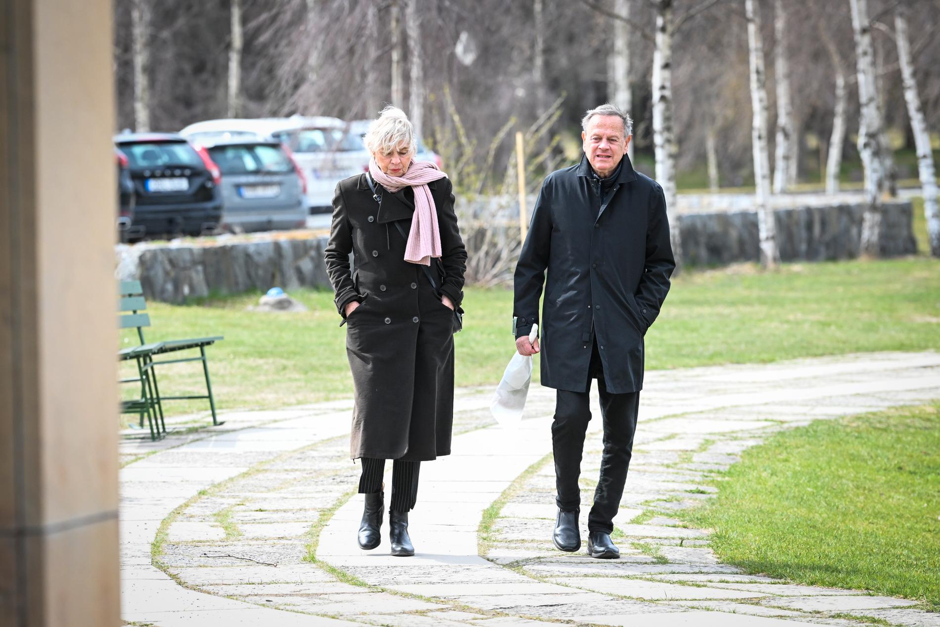 Stina och Kjell Dabrowski vid Sven Melanders begravning.