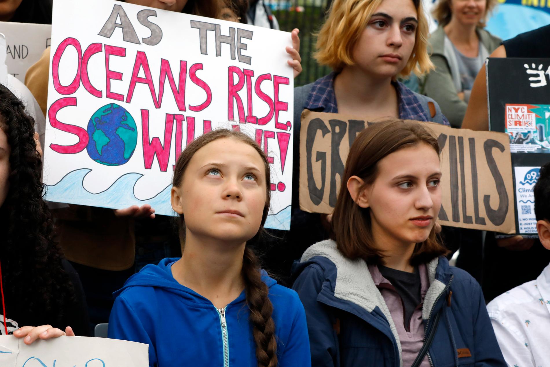 Greta Thunberg tillsammans med Alexandria Villaseñor utanför FN byggnaden i New York, tidigare i år. 