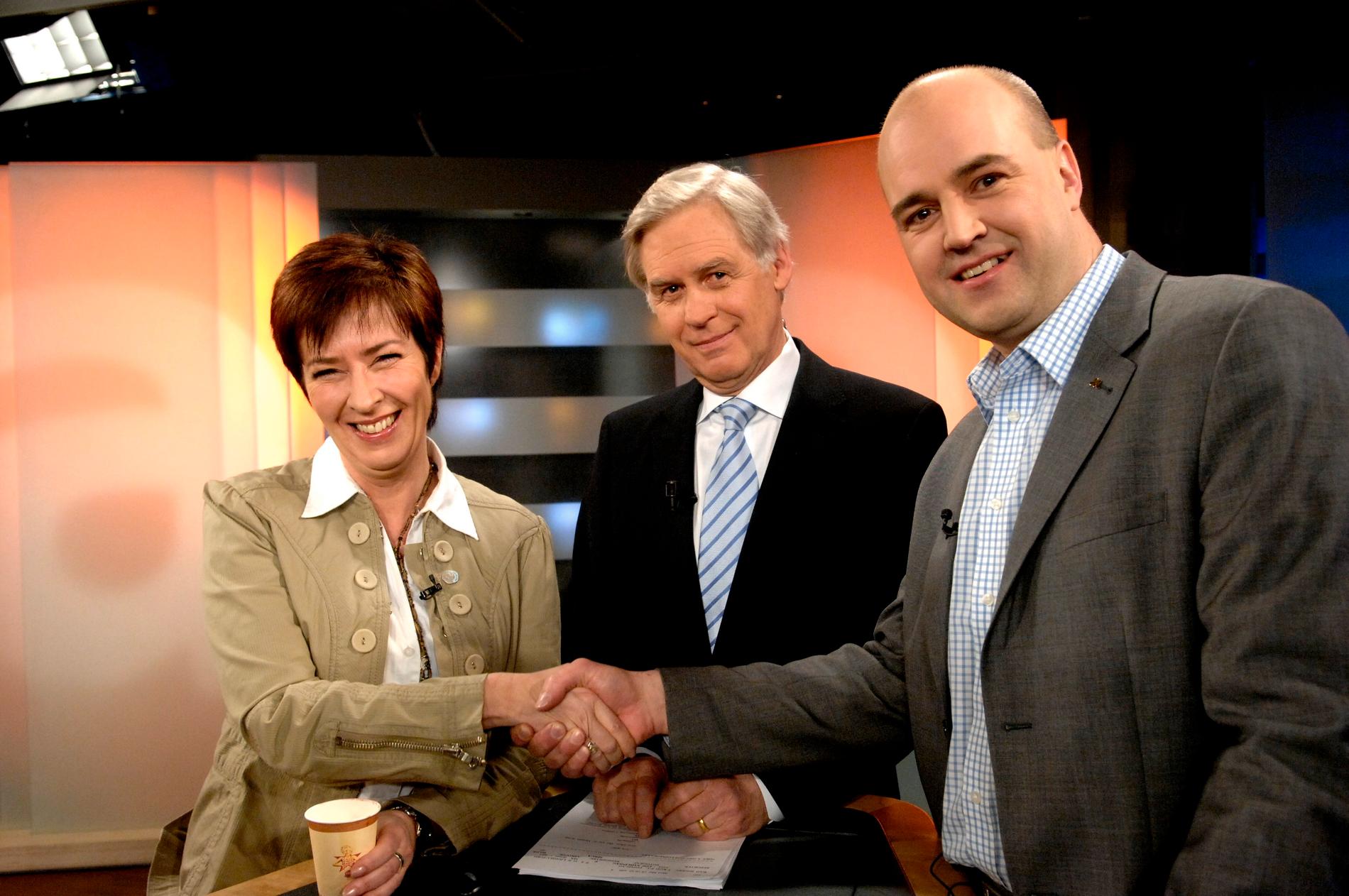 Jarl Alfredius blev en av Aktuellts mest folkkära programledare. Här ses han inför den första partiledardebatten mellan dåvarande S-ledaren Mona Sahlin och M-ledaren Fredrik Reinfeldt 2007.