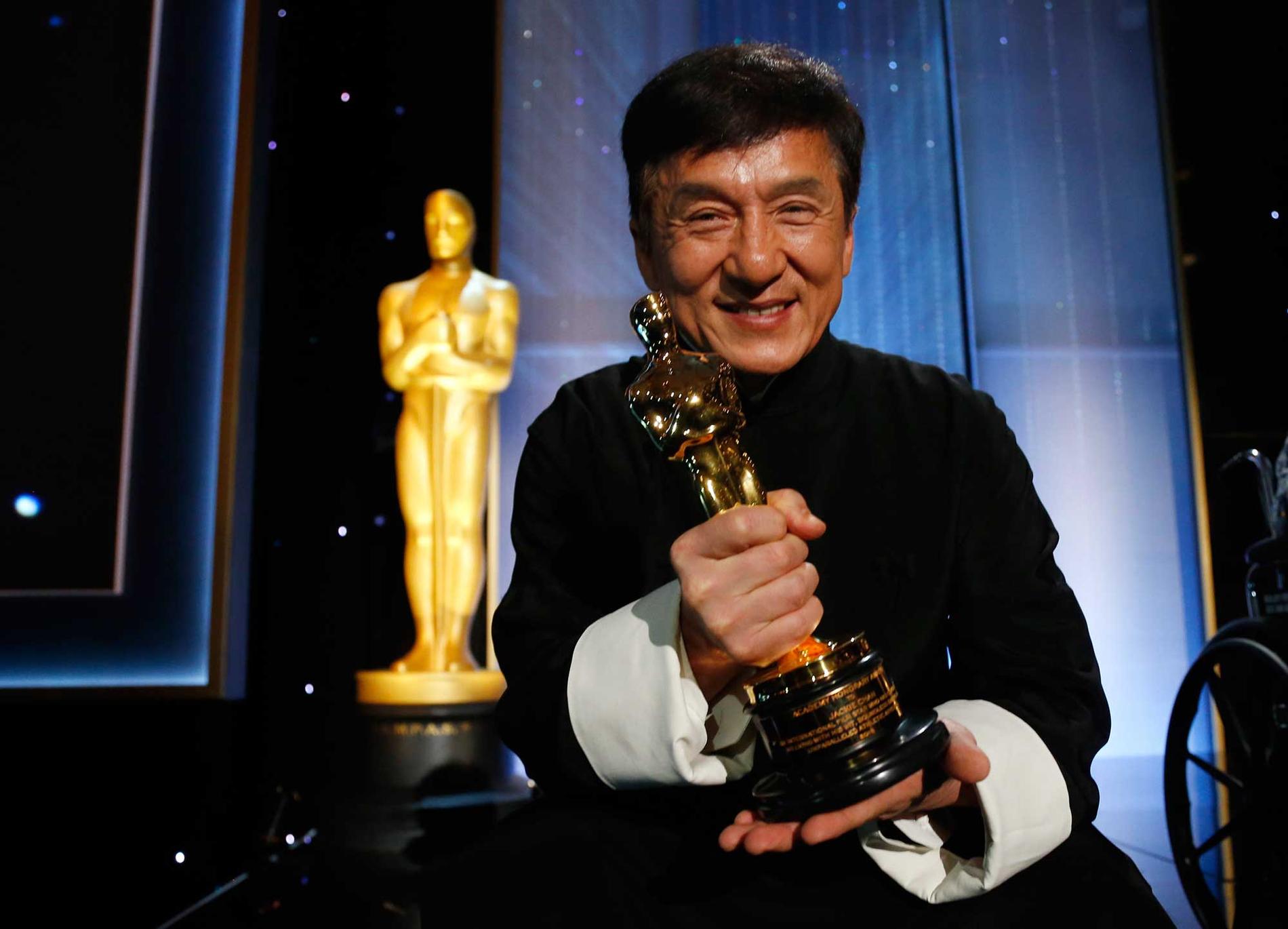Jackie Chan fick en hedersstatyett för sina insatser inom filmen.