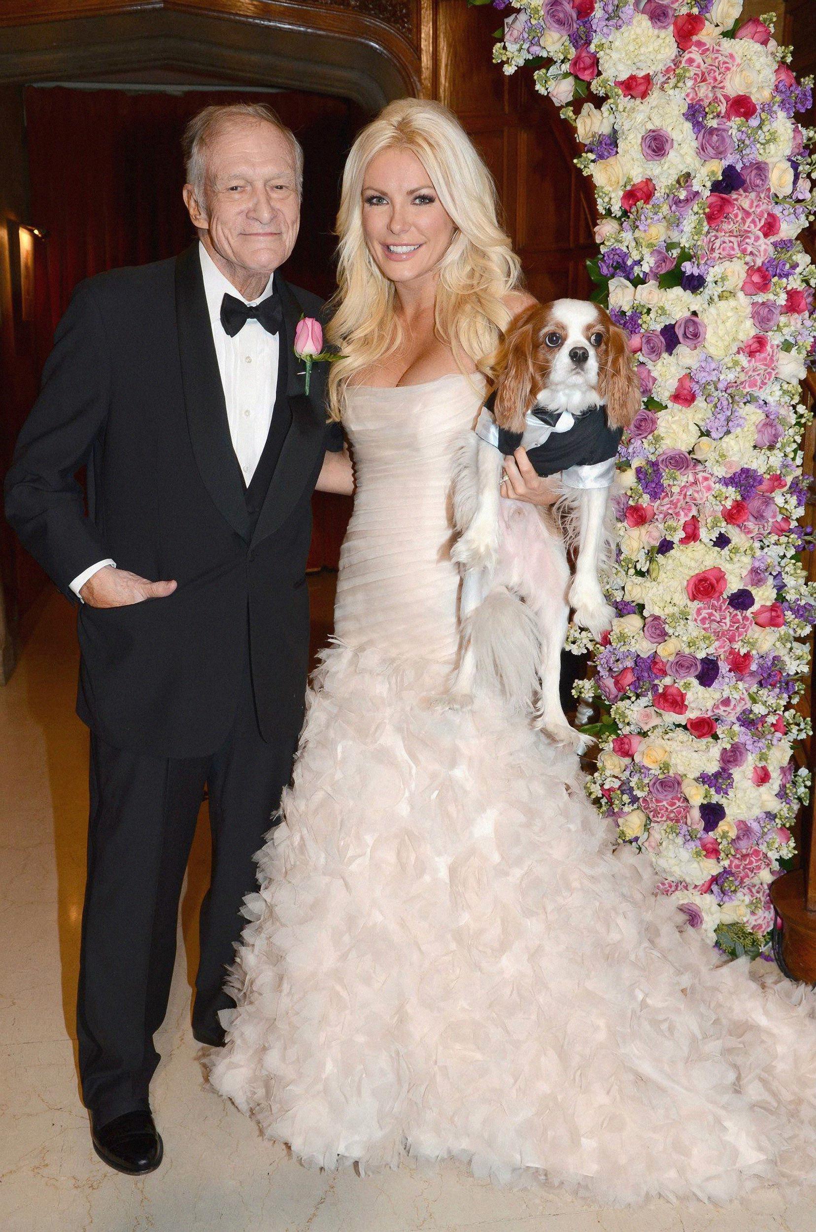 Nygifta Hugh och Crystal vigdes såklart på The Playboy Mansion FOTO: Alloverpress