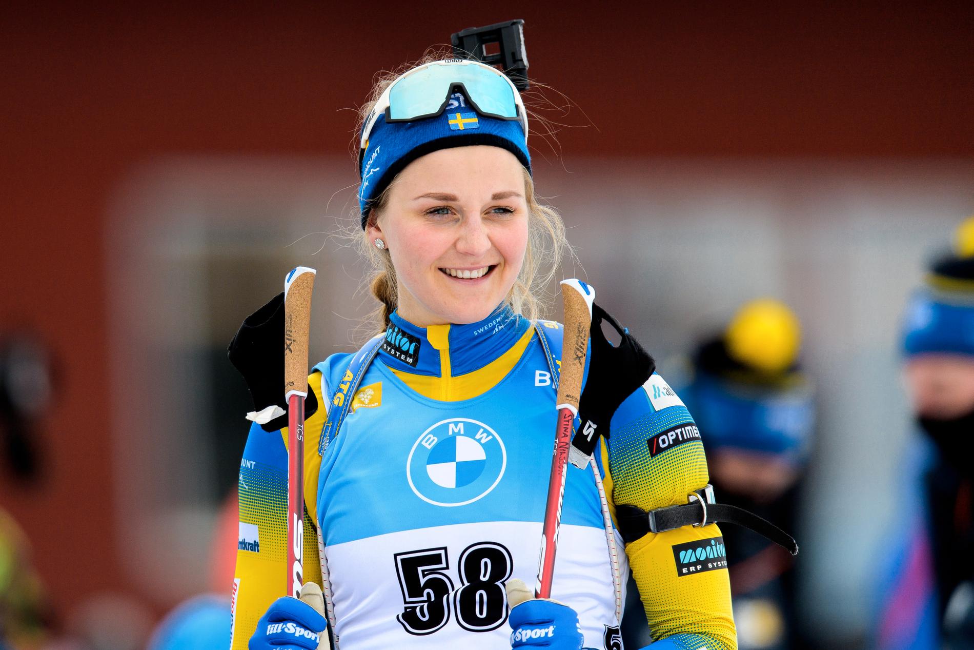 Stina Nilsson sköt fullt i sitt allra första skytte i världscupen. 