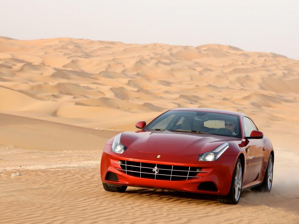 Ferrari FF  Med ett listpris på 2,4 miljoner kronor kan kunderna kosta på sig ett leende