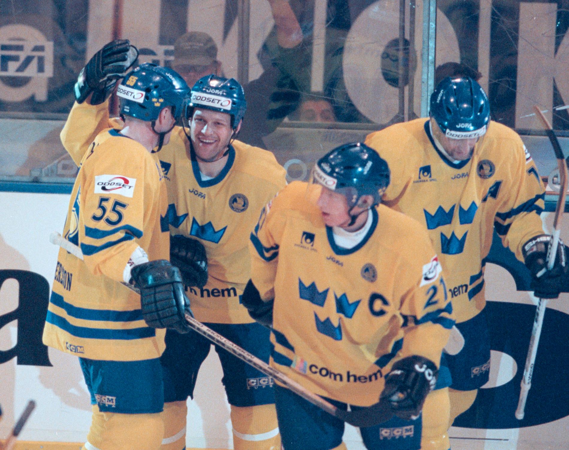 Jubel under en match i Sweden Hockey Games 2001.