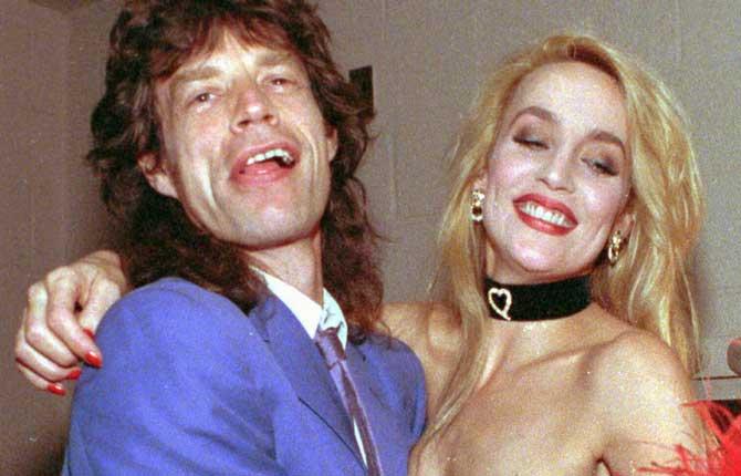 Mick Jagger & Jerry Hall De träffades 1977 och gifte sig 1990. Nio år senare, 1999, ansökte Hall om skilsmässa då han gjort en annan kvinna med barn. Uppgörelse: Hall lämnade äktenskapet med mellan 100 och 175 miljoner kronor.
