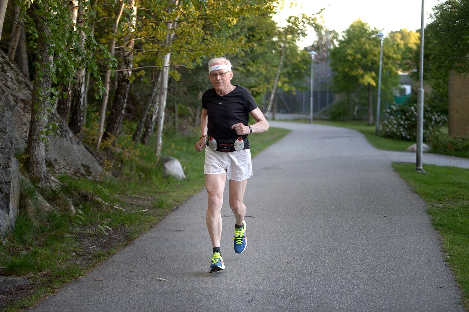 Knut Ångström, 87, är äldsta löpare på startlinjen i Stockholm Maraton.